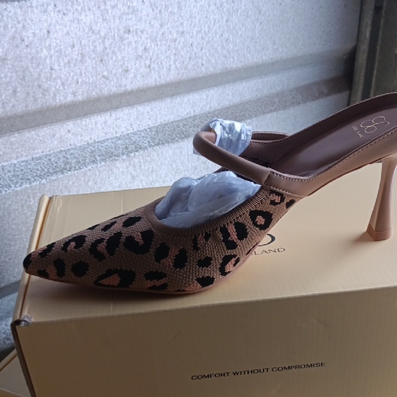 Stylish Leopard Print Heels - Picture 1 of 3